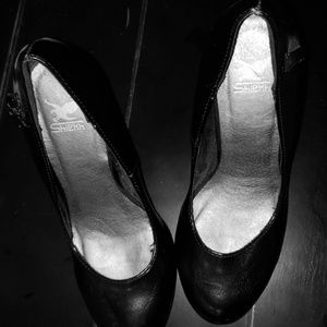 Black skiekh stiletto heels